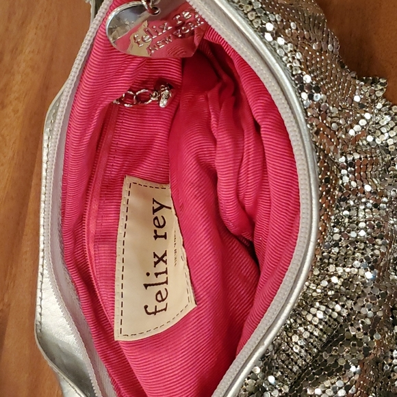 Handbag - Picture 5 of 11